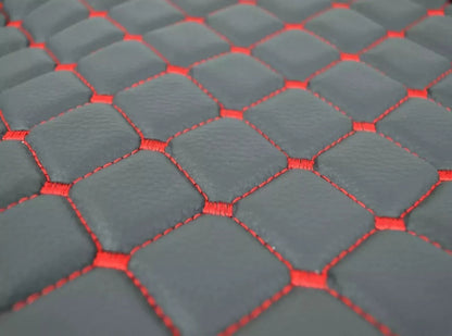 Μαύρα πατάκια δαπέδου από τεχνητό δέρμα (eco leather) – κόκκινη ραφή, αντιολισθητικά, κατάλληλο για Mercedes Actros Giga Space MP4/MP5 με σταθερό κάθισμα