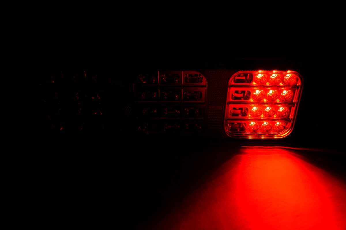 UNISTAR-V LED πίσω φανάρι πολλαπλών λειτουργιών, 9–33V, αριστερό/δεξί, 285×102×33 mm