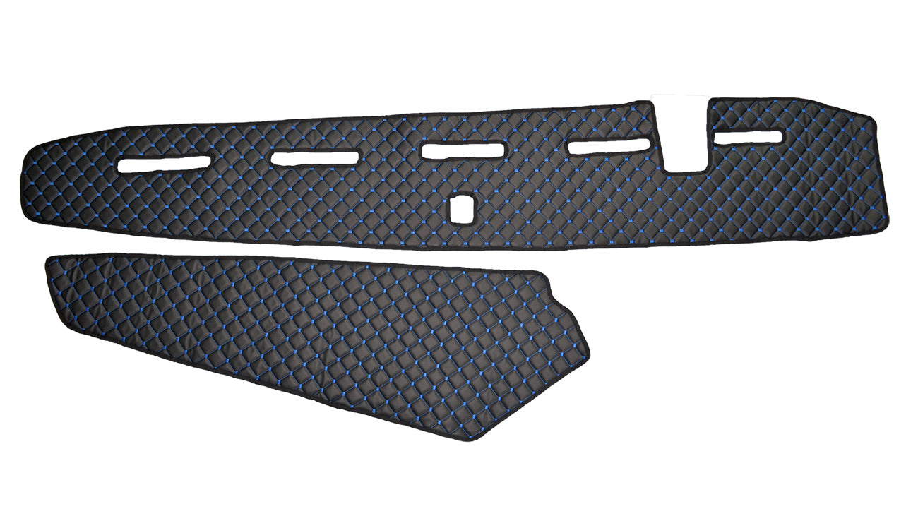 Jeu de tapis de tableau de bord – cuir synthétique (éco-cuir), adapté pour Volvo FH4 conduite à droite avec capteur, noir avec surpiqûres bleues, 2 pièces (à partir de 2013)