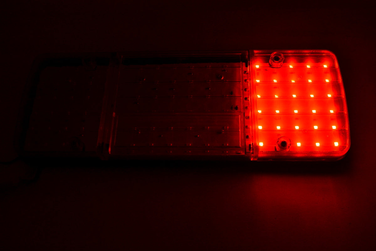 Десен LED стоп – 12 V, 4 секции, 92 диода, горен бял светлинен сигнал за заден ход