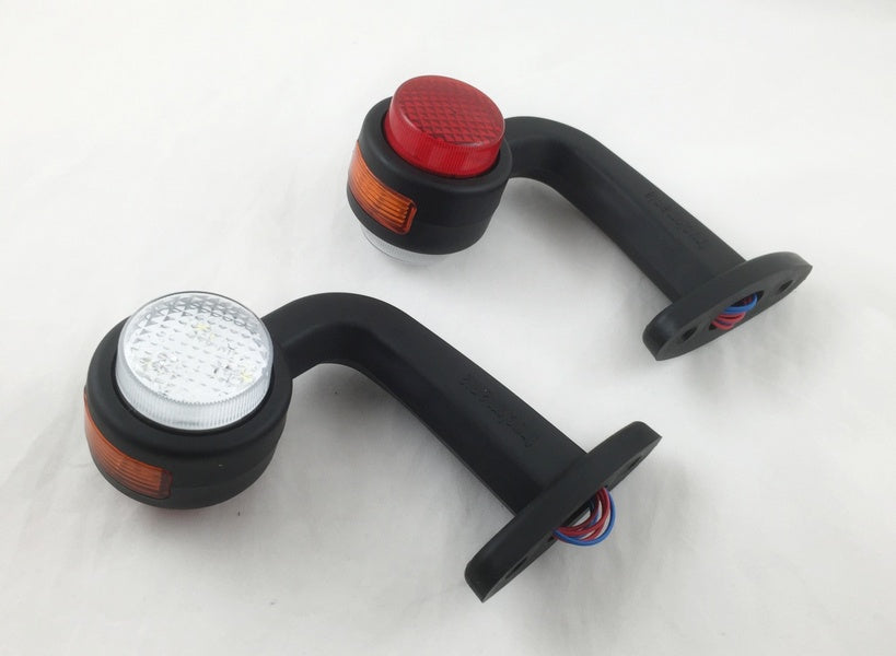 Dreifach gebogenes LED-Markierungslicht – 140 x 140 x 65 mm, 65 mm Befestigungsabstand