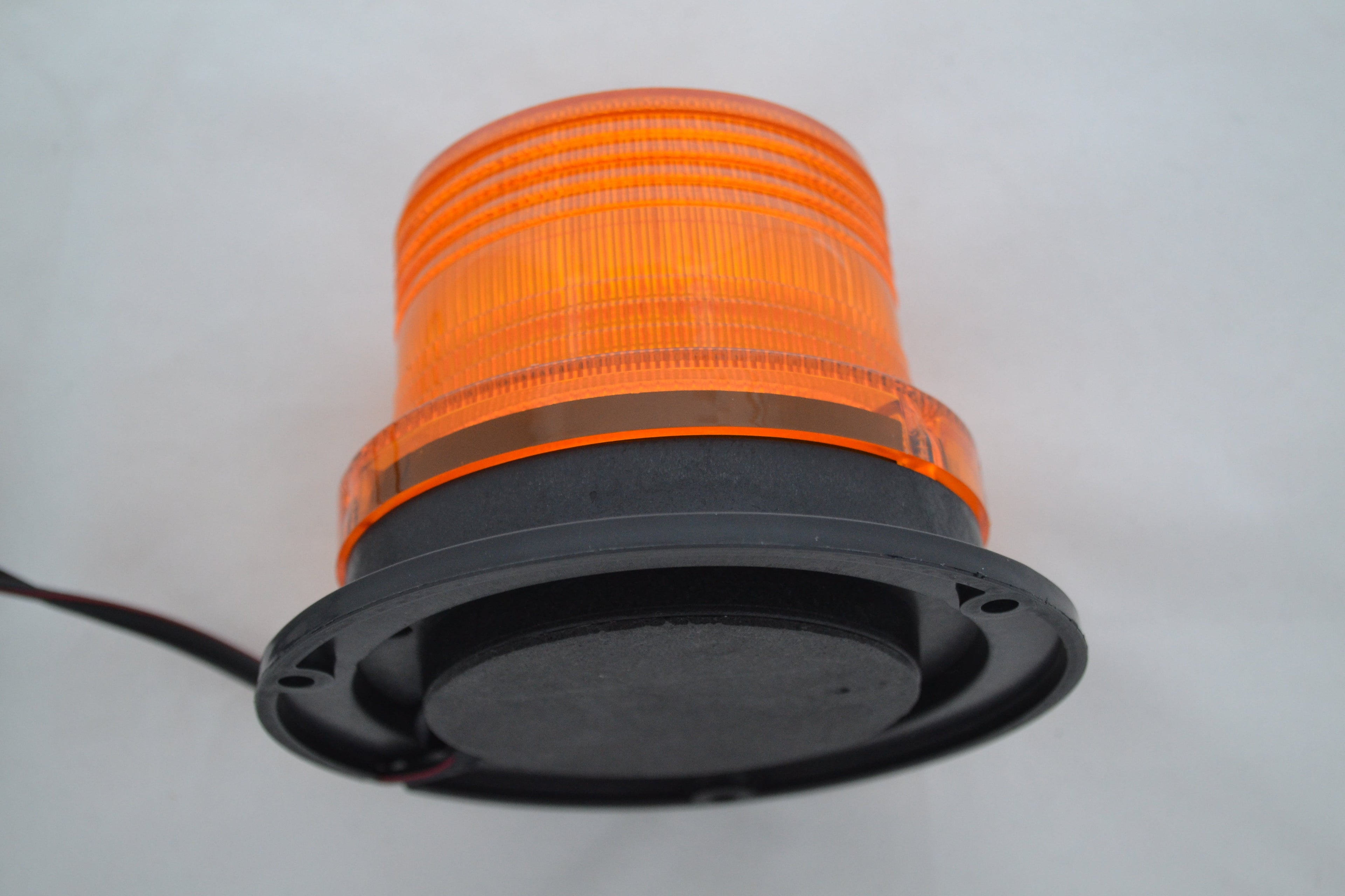 Gelber LED-Rundumblitzer – 10–36 V, 130 mm Sockeldurchmesser