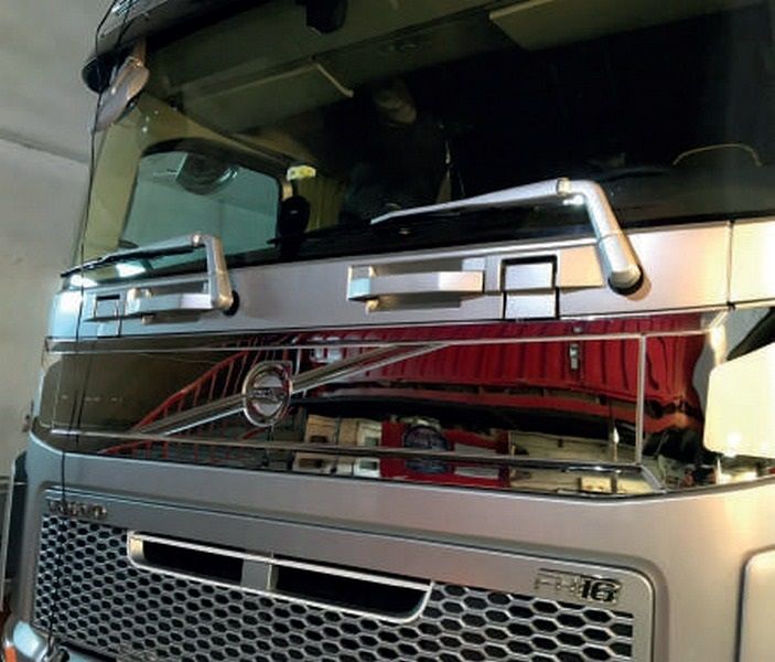 Enjoliveur inférieur de pare-brise avant rigide – adapté pour Volvo FH4