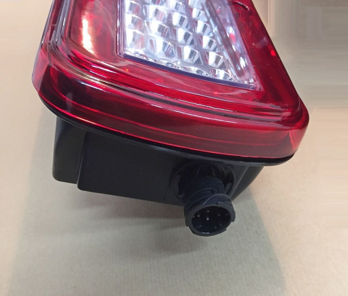Feu arrière droit à LED – adapté pour Volvo FH/FM12-16