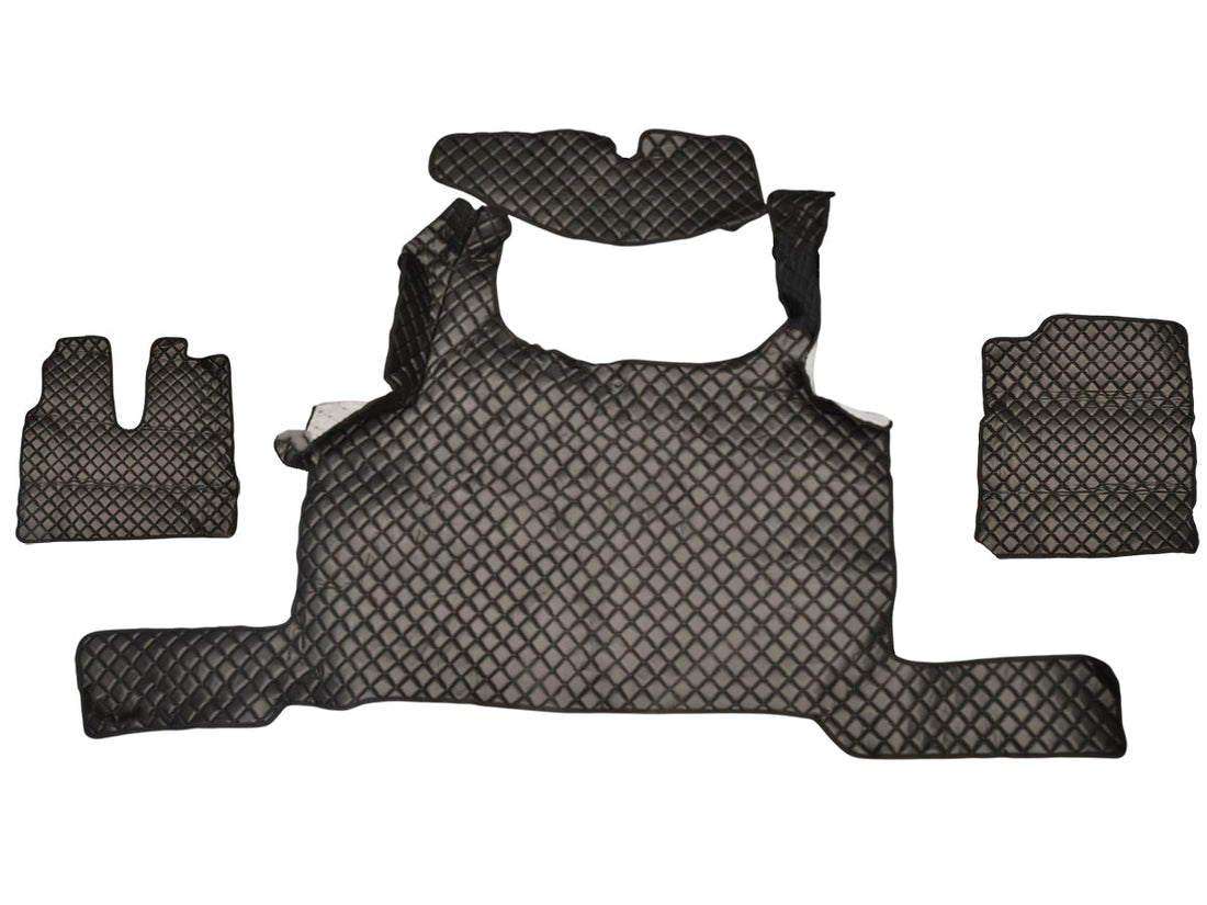 Schwarzer Kunstleder-Fußmattensatz – geeignet für MAN TGX (ab 03.2021), ohne ADR-Bodenbremse