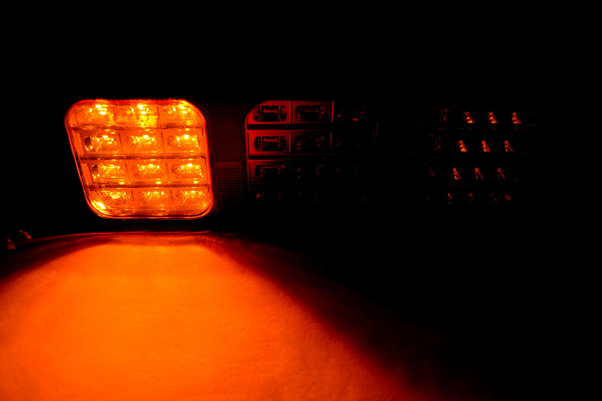 UNISTAR-V LED πίσω φανάρι πολλαπλών λειτουργιών, 9–33V, αριστερό/δεξί, 285×102×33 mm