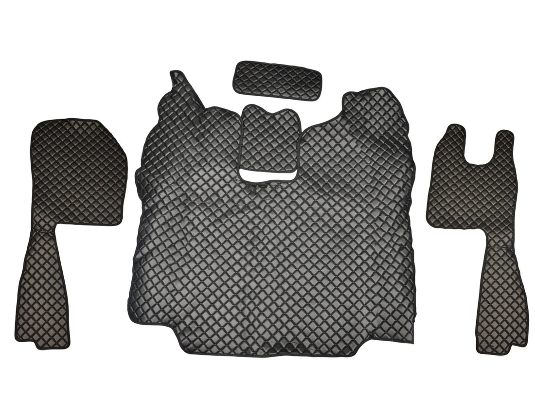 Δεξί πατάκι δαπέδου από τεχνητό δέρμα (eco leather) – κατάλληλο για Scania R Trucks, κανονικά καθίσματα, αυτόματο κιβώτιο ταχυτήτων, 2010–2019, μαύρο