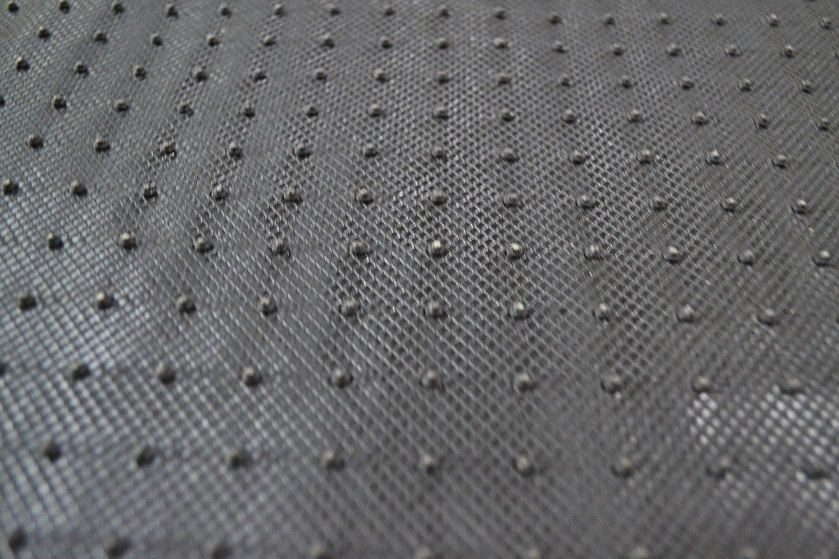 Предни автомобилни стелки от кожа с противоплъзгащо покритие – подходящ за VW Golf V, VW Jetta и VW Golf Plus, черни, комплект 2 бр.