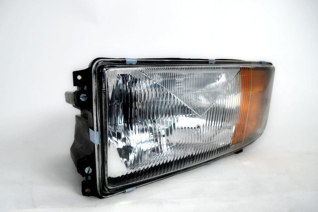 Linker Scheinwerfer geeignet für Mercedes Actros MP1 – 1996–2004, H4/W5W/P21W, elektrische Leuchtweitenregulierung, ohne Nebelscheinwerfer