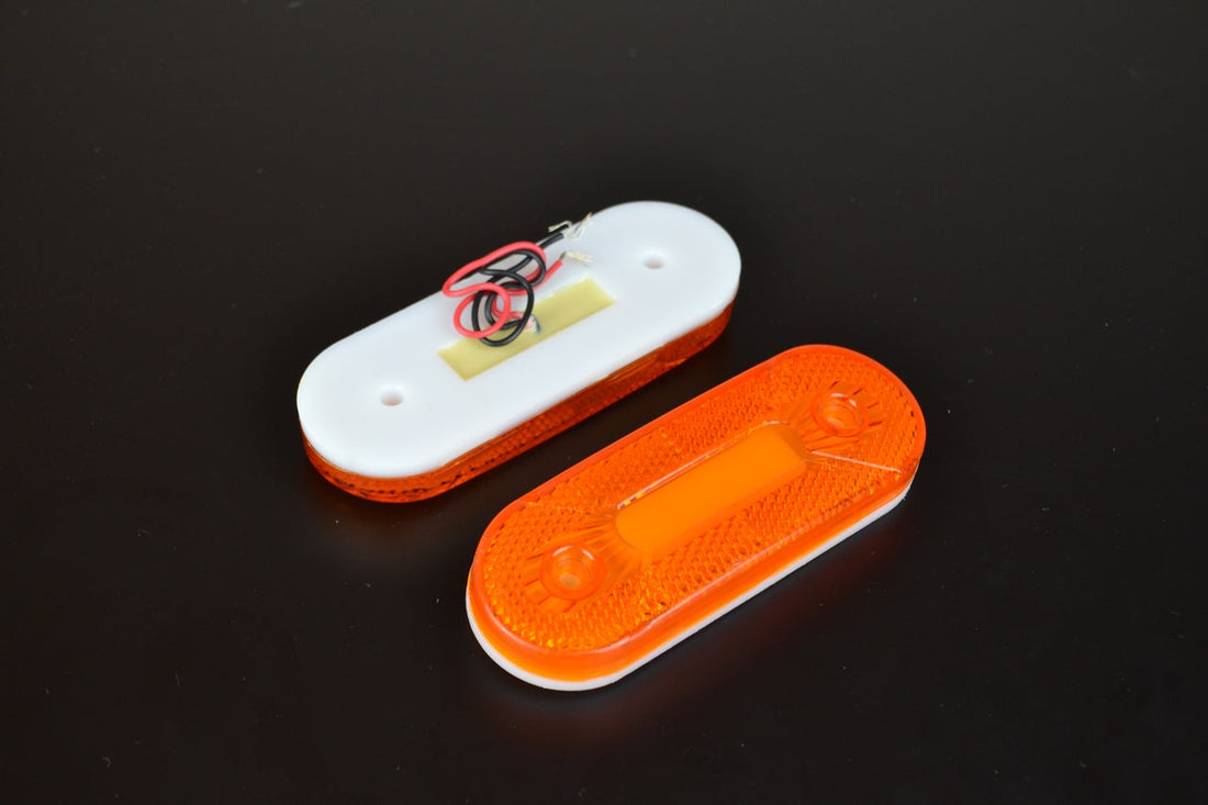 Жълт LED неон габаритен светлинен елемент – 12 V, 116×41×16 mm, междуосие на болтовете 75 mm