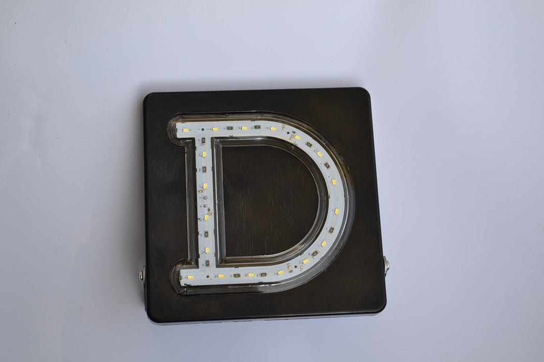 Weiße LED-Oversize-Kennzeichnung Buchstabe D, 24V, 225 x 225 x 20 mm