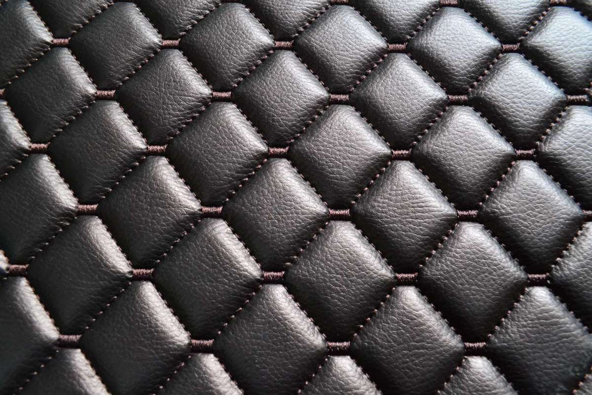 Tapis de tableau de bord – cuir synthétique (éco-cuir), bronze, adapté pour Scania R 2017+, sans ouverture