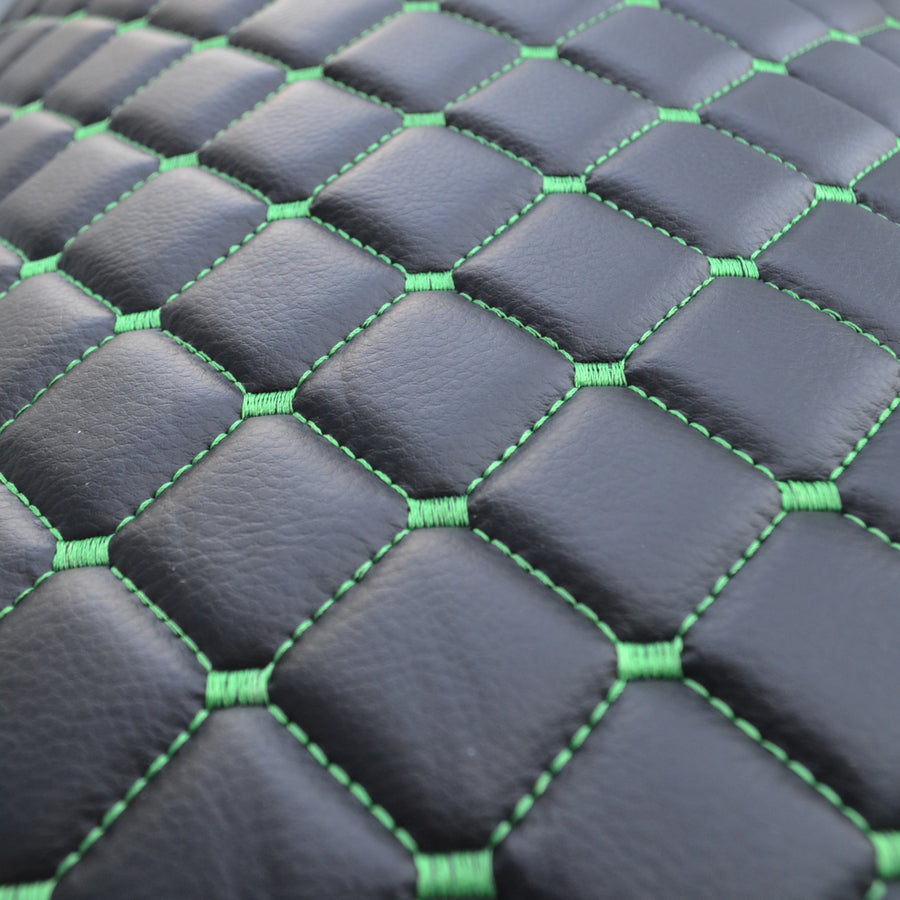 Tapis de sol en cuir synthétique (éco-cuir) noir – adapté pour Scania S 2016+, surpiqûres vertes