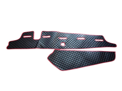 Tapis de tableau de bord – cuir synthétique (éco-cuir), adapté pour Volvo FH 5 2020+, avec capteur, noir avec bord rouge