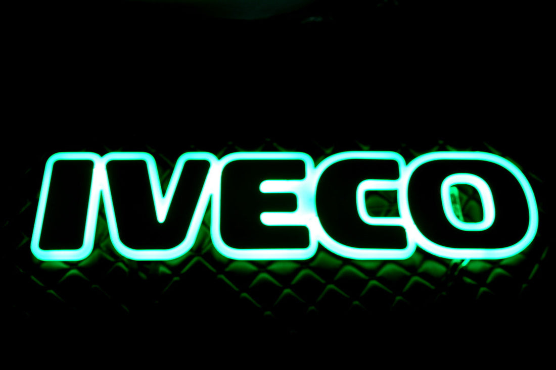 Enseigne de calandre éclairée – lumière verte, 24 V, 60×13×2 cm, adaptée pour Iveco