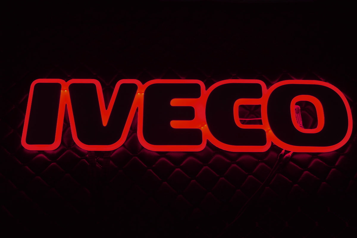 Φωτιζόμενη πινακίδα μάσκας – Κόκκινος φωτισμός, 24V, 60×13×2 cm, κατάλληλο για Iveco