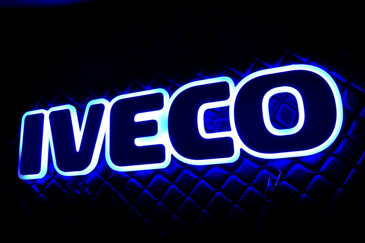 Enseigne de calandre éclairée – adaptée pour Iveco, lumière bleue, 24 V, 60×13×2 cm