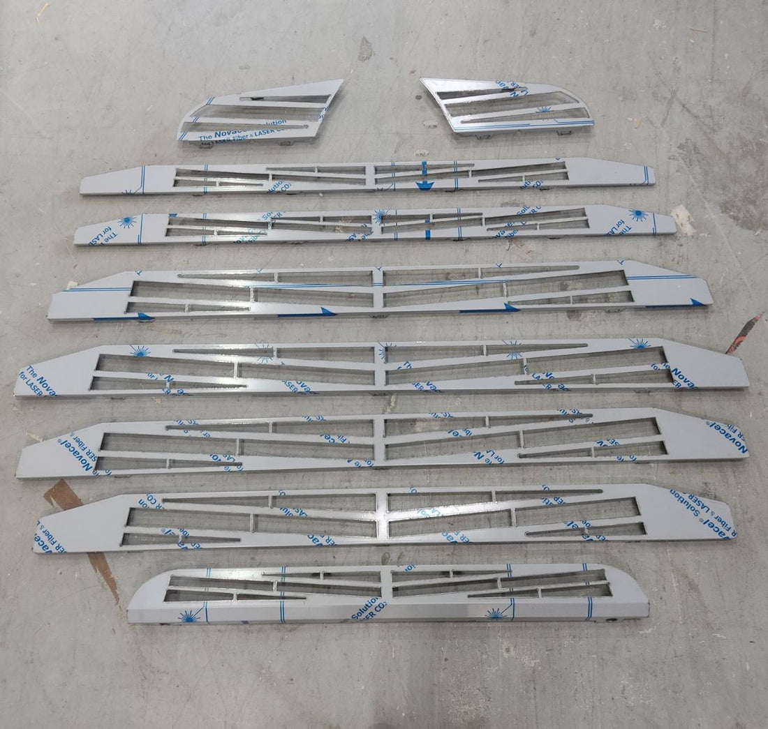 Stainless Steel Front Radiator Grille Trim Kit – suitable for Scania R 2010–2016, 9 Pieces