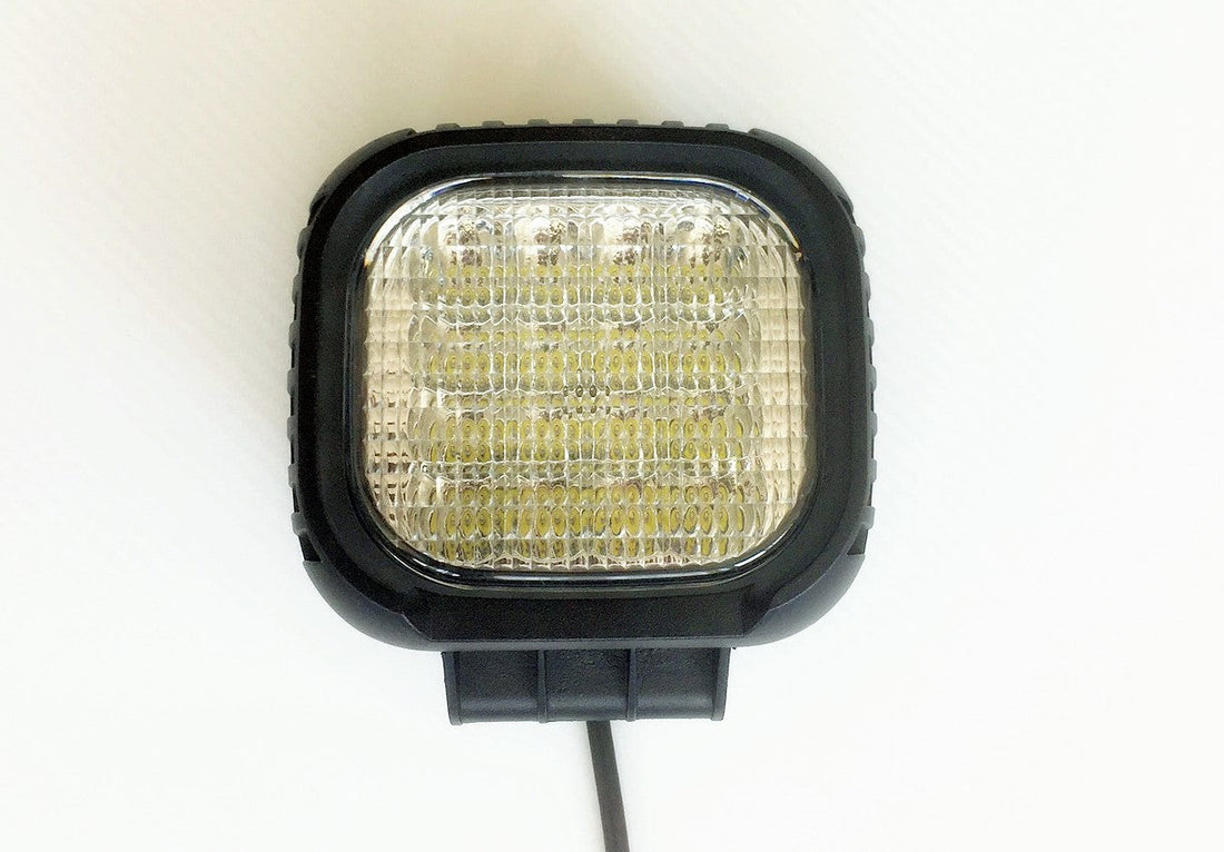 Quadratischer LED-Arbeitsscheinwerfer, Klarglas, 48 W (16 x 3-W-LEDs)