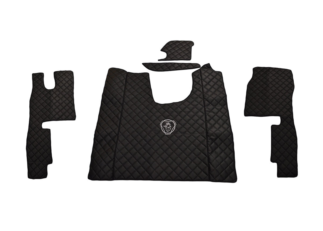 Черни подови стелки от изкуствена кожа (еко кожа) – подходящ за Scania R 2017+, с лого и надпис