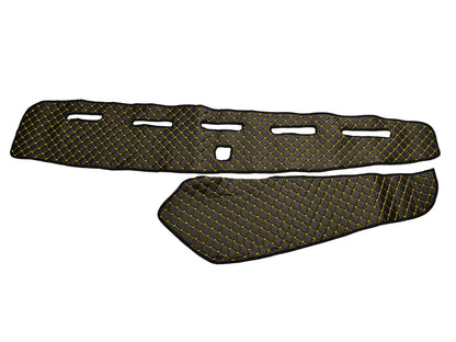 Tapis de tableau de bord – cuir synthétique (éco-cuir), noir avec surpiqûres jaunes, adapté pour Volvo FH4 sans capteur, 2013+