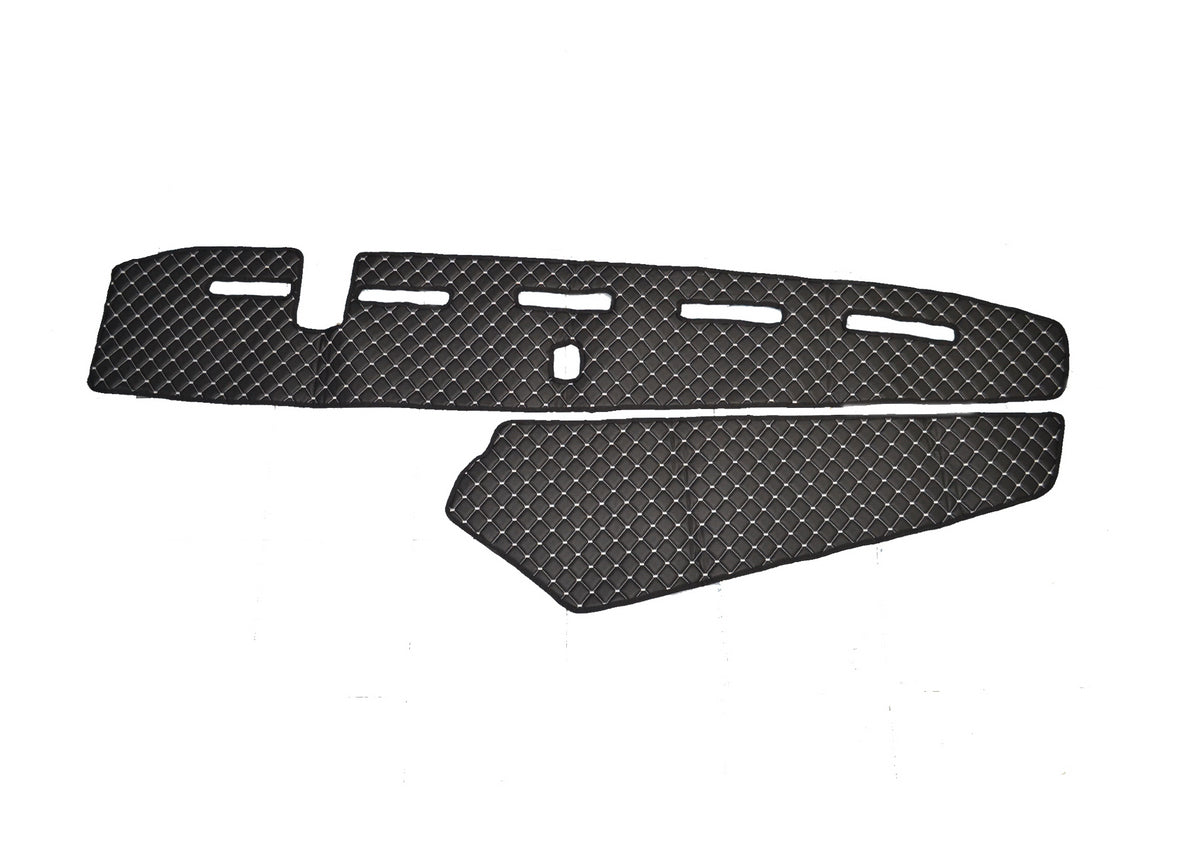 Tapis de tableau de bord – cuir synthétique (éco-cuir), noir avec surpiqûres blanches, adapté pour Volvo FH4 avec capteur, 2013+