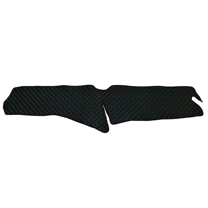 Tapis de tableau de bord – cuir synthétique (éco-cuir), noir avec surpiqûres vertes, adapté pour Scania R 2017+, modèle sans ouverture