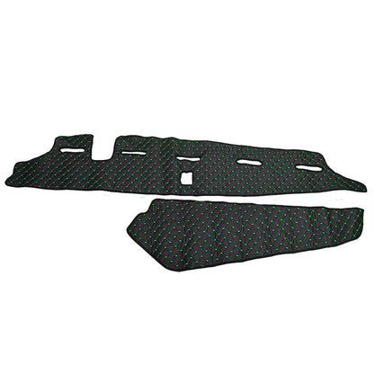 Tapis de tableau de bord en cuir synthétique (éco-cuir) – 2 pièces noir avec surpiqûres vertes, adapté pour Volvo FH5 avec capteur, 2020+