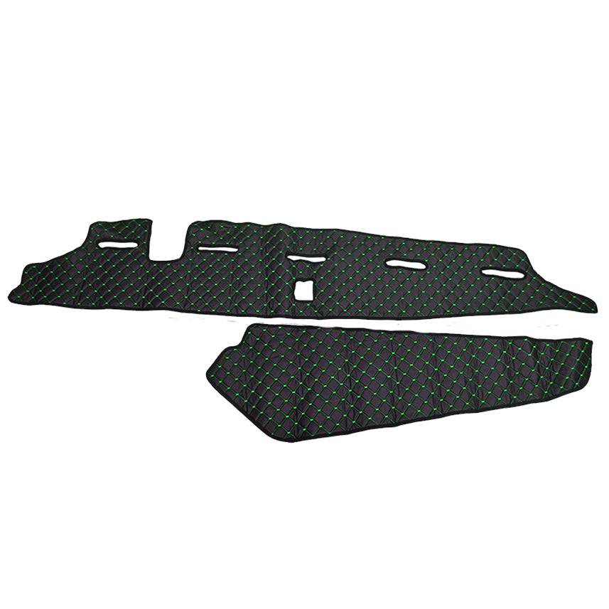 Tapis de tableau de bord en cuir synthétique (éco-cuir) – 2 pièces noir avec surpiqûres vertes, adapté pour Volvo FH5 avec capteur, 2020+