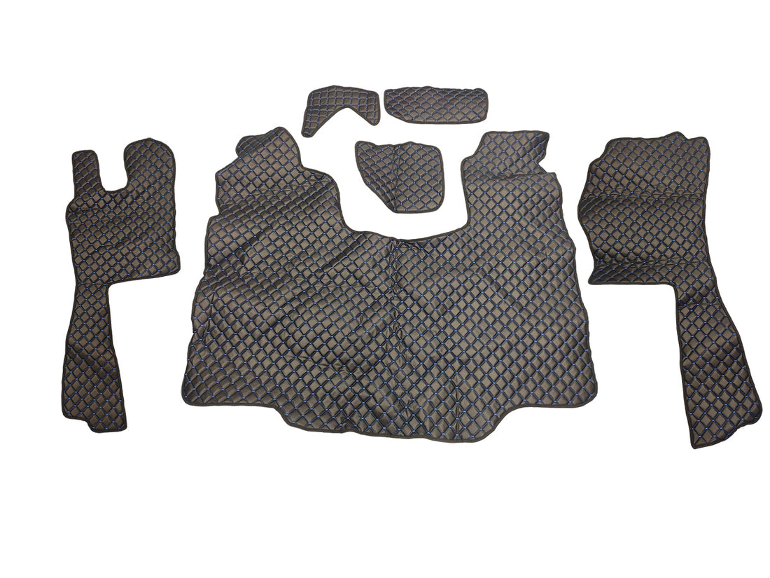 Πατάκια δαπέδου από τεχνητό δέρμα (eco leather) – κατάλληλο για Scania G με αυτόματο κιβώτιο ταχυτήτων 2005–2016, μαύρο με μπλε ραφή