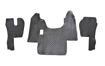 Черни подови стелки от изкуствена кожа (еко кожа) – подходящ за Scania R, ръчна скоростна кутия, 2004–2009 г.