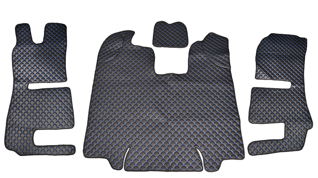 Tapis de sol noirs en cuir synthétique (éco-cuir) – adapté pour Scania R 2013–2016, surpiqûres bleues, deux sièges à suspension pneumatique