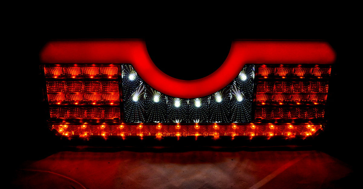 Feu arrière gauche LED, 35 cm, 12/24 V, design cintré