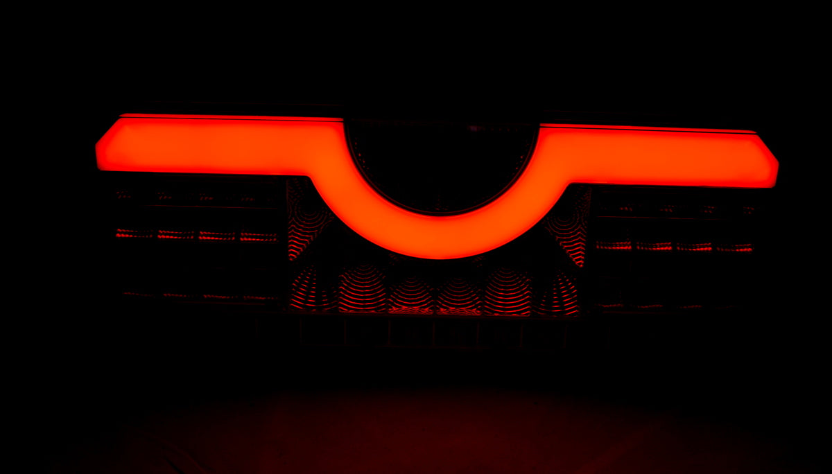 Feu arrière gauche LED, 35 cm, 12/24 V, design cintré