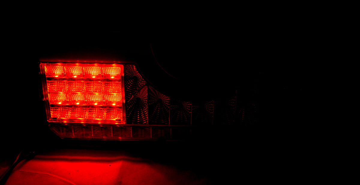 Feu arrière gauche LED, 35 cm, 12/24 V, design cintré