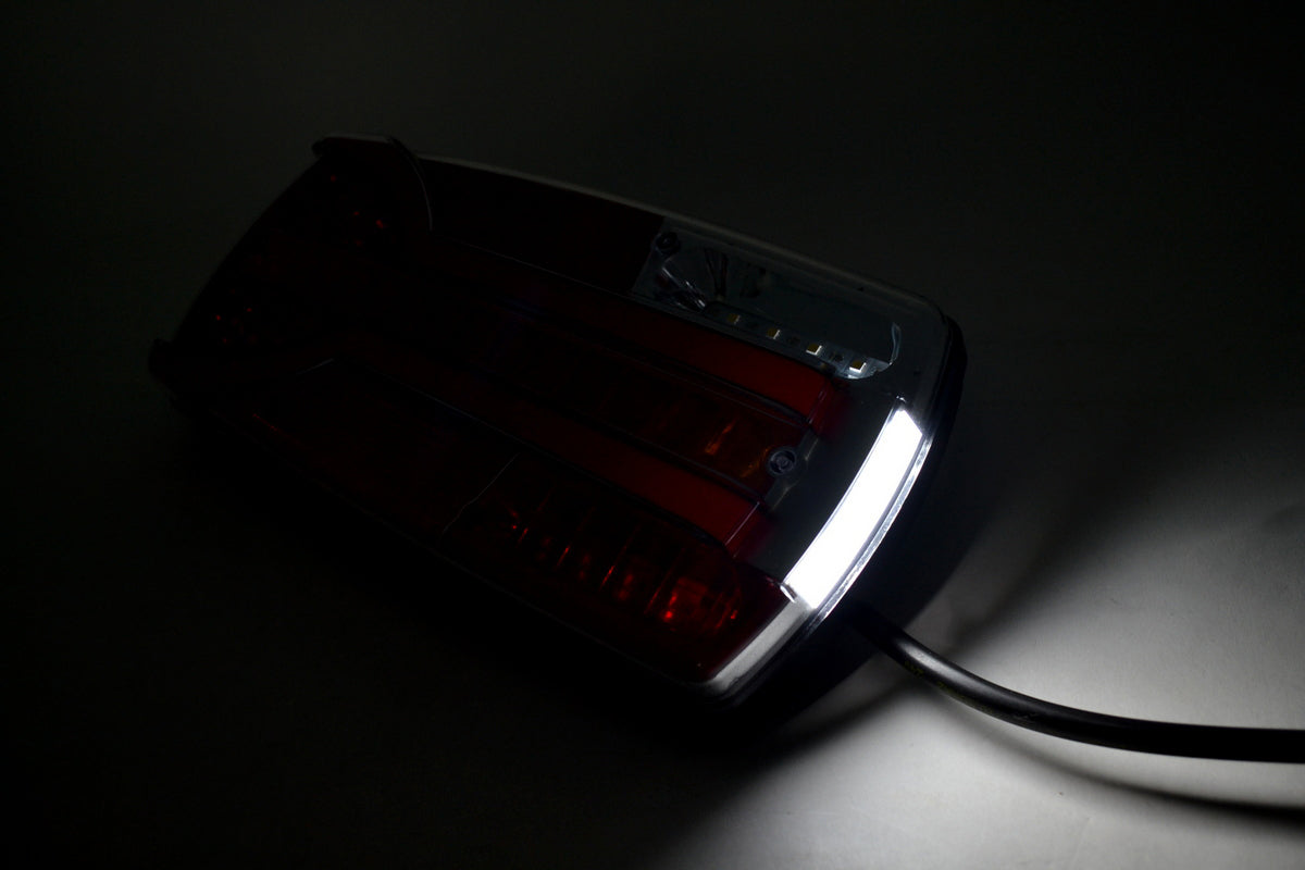Feu arrière droit à LED, 12/24 V, 304×132 mm, clignotant dynamique