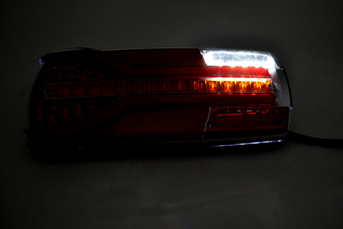 Feu arrière droit à LED, 12/24 V, 304×132 mm, clignotant dynamique