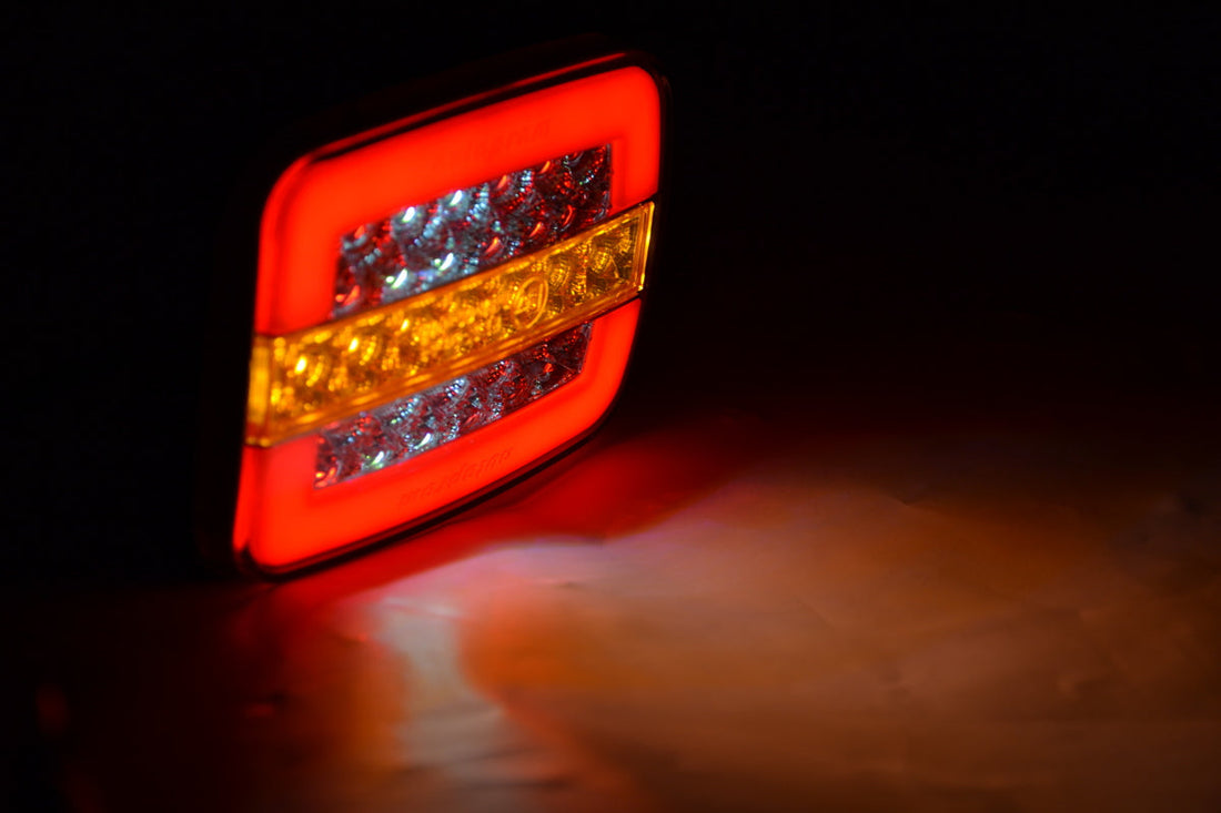 Kleine LED-Heckleuchte – 12V, 120×95×35 mm, Brems-, Schluss-, Rückfahr- und Blinkleuchte