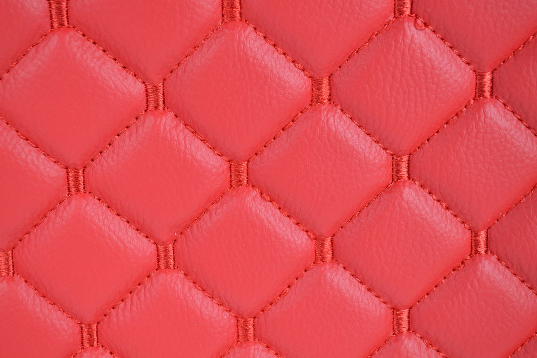 Tapis de tableau de bord rouge en cuir synthétique (éco-cuir) – adapté pour DAF XF/XG/XG+, 2021+