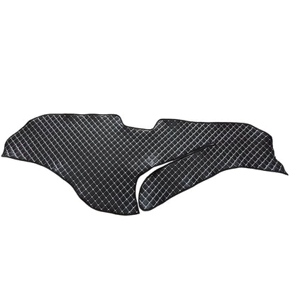 Tapis de tableau de bord noir – Conduite à droite, cuir synthétique (éco-cuir), surpiqûres blanches, adapté pour DAF XF/XG/XG+ (2021+)