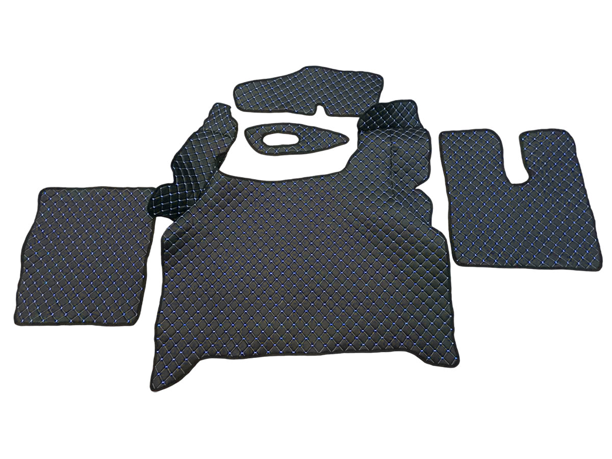 Tapis de sol en cuir synthétique (éco-cuir) noir – adapté pour MAN TGX conduite à droite, surpiqûres bleues, 2020+