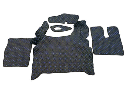 Tapis de sol en cuir synthétique (éco-cuir) noir – adapté pour MAN TGX conduite à droite, surpiqûres bleues, 2020+