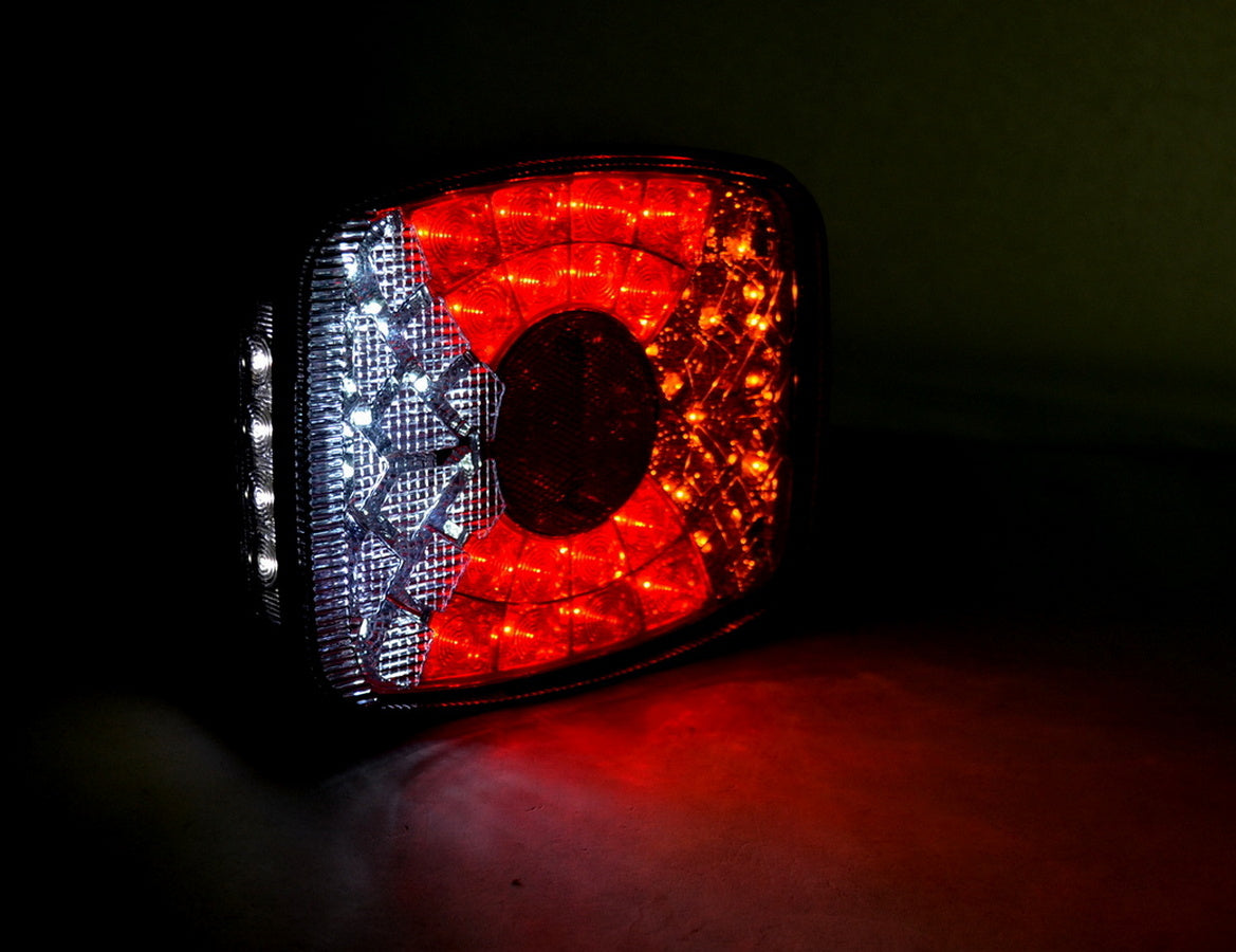 Feu arrière LED pour remorque – 24 V, 210 x 170 x 45 mm, feu arrière 4 fonctions avec connexion par câble