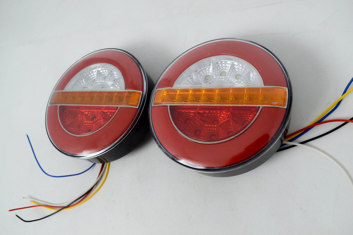 Feu arrière droit LED type hamburger, rouge/blanc, 24 V, clignotant dynamique, 140 mm