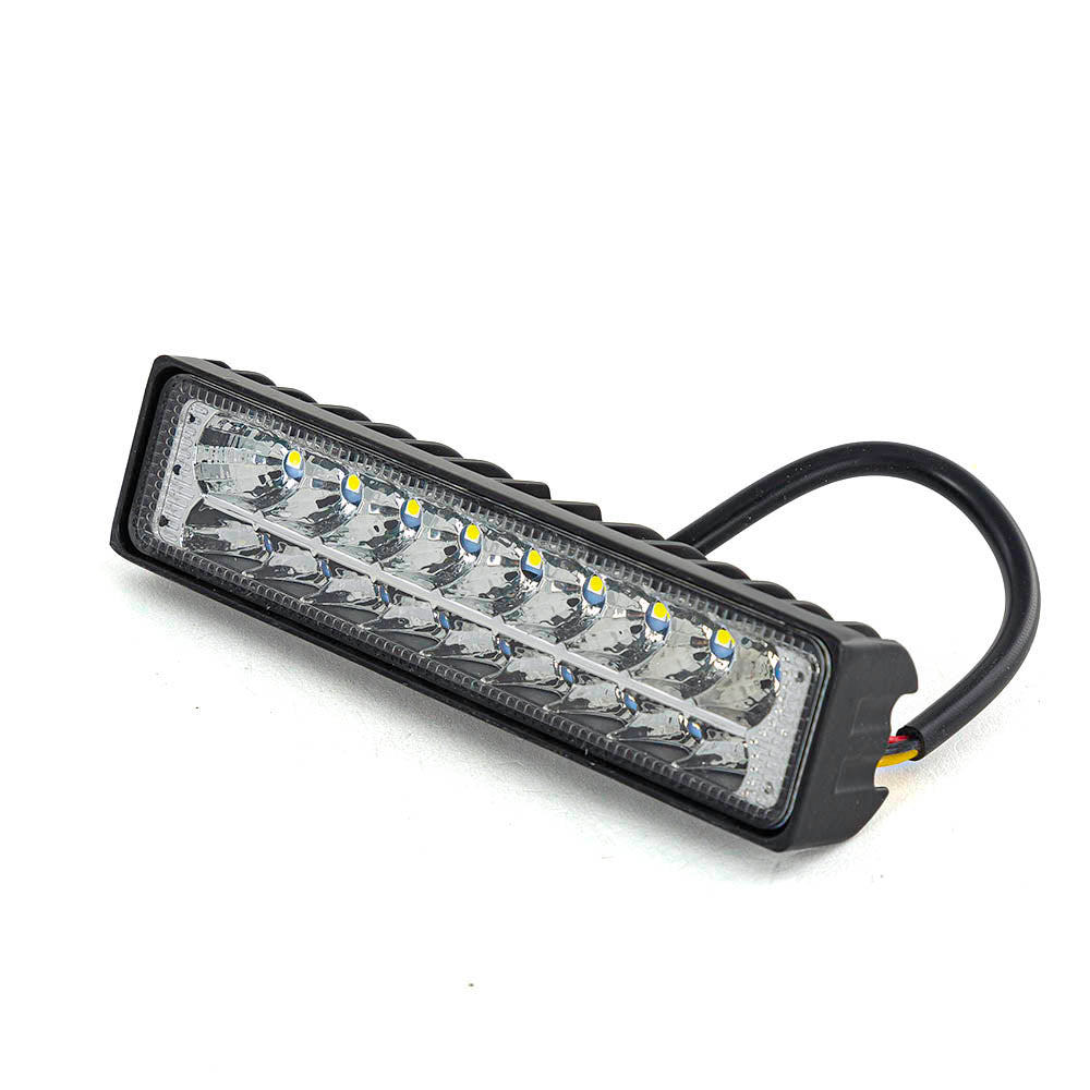 Projecteur LED compact en aluminium – 16 diodes, 18 W feu auxiliaire arrière
