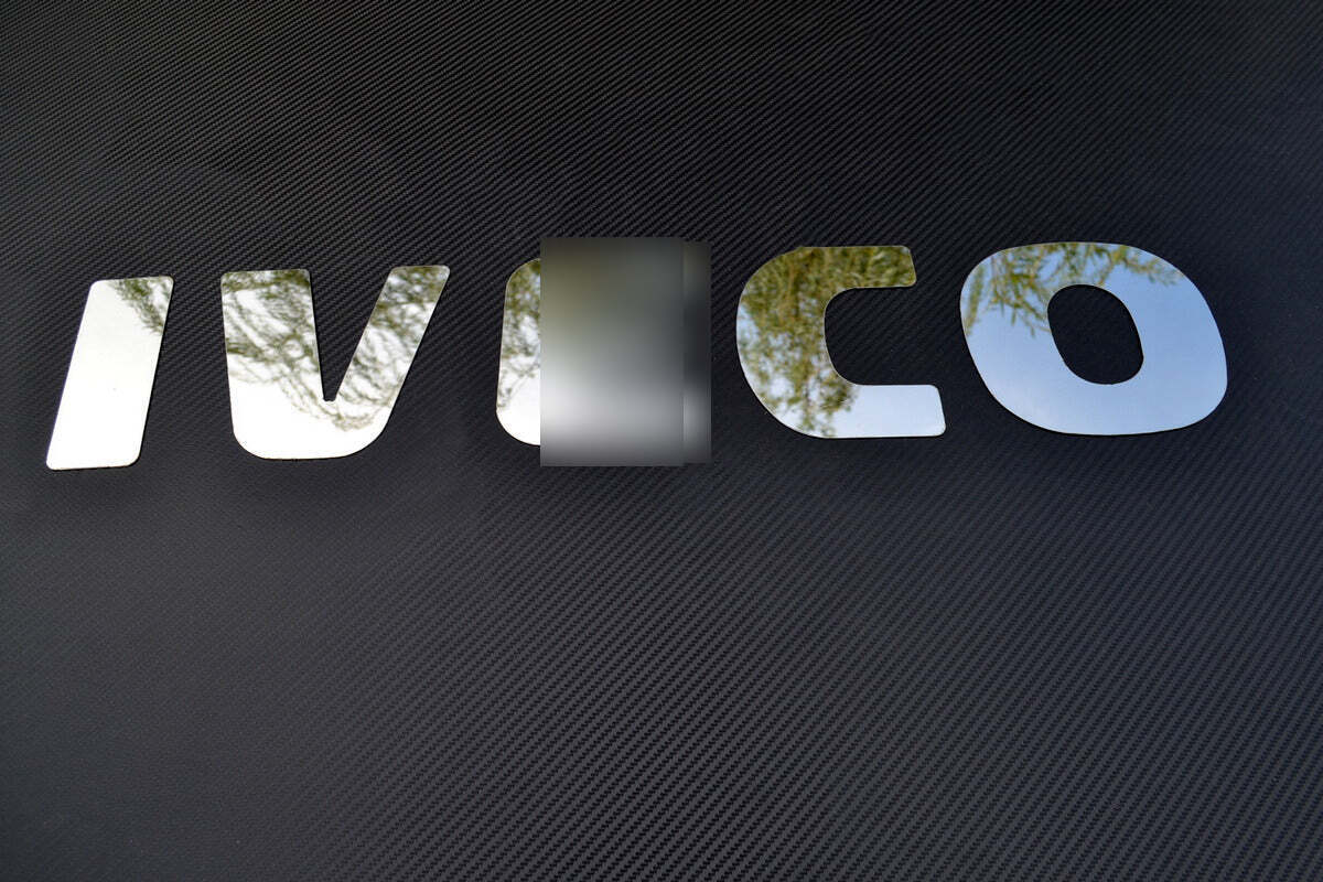 Комплект надпис за предна решетка – неръждаема стомана, 5 части, подходящ за Iveco