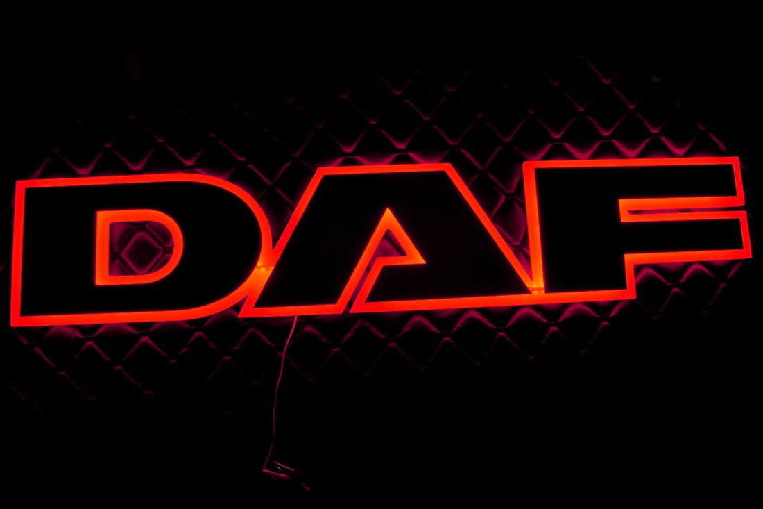 Illuminated Exterior Grille Sign Suitable for DAF – Red Light, 24V, 68×13×2 cm