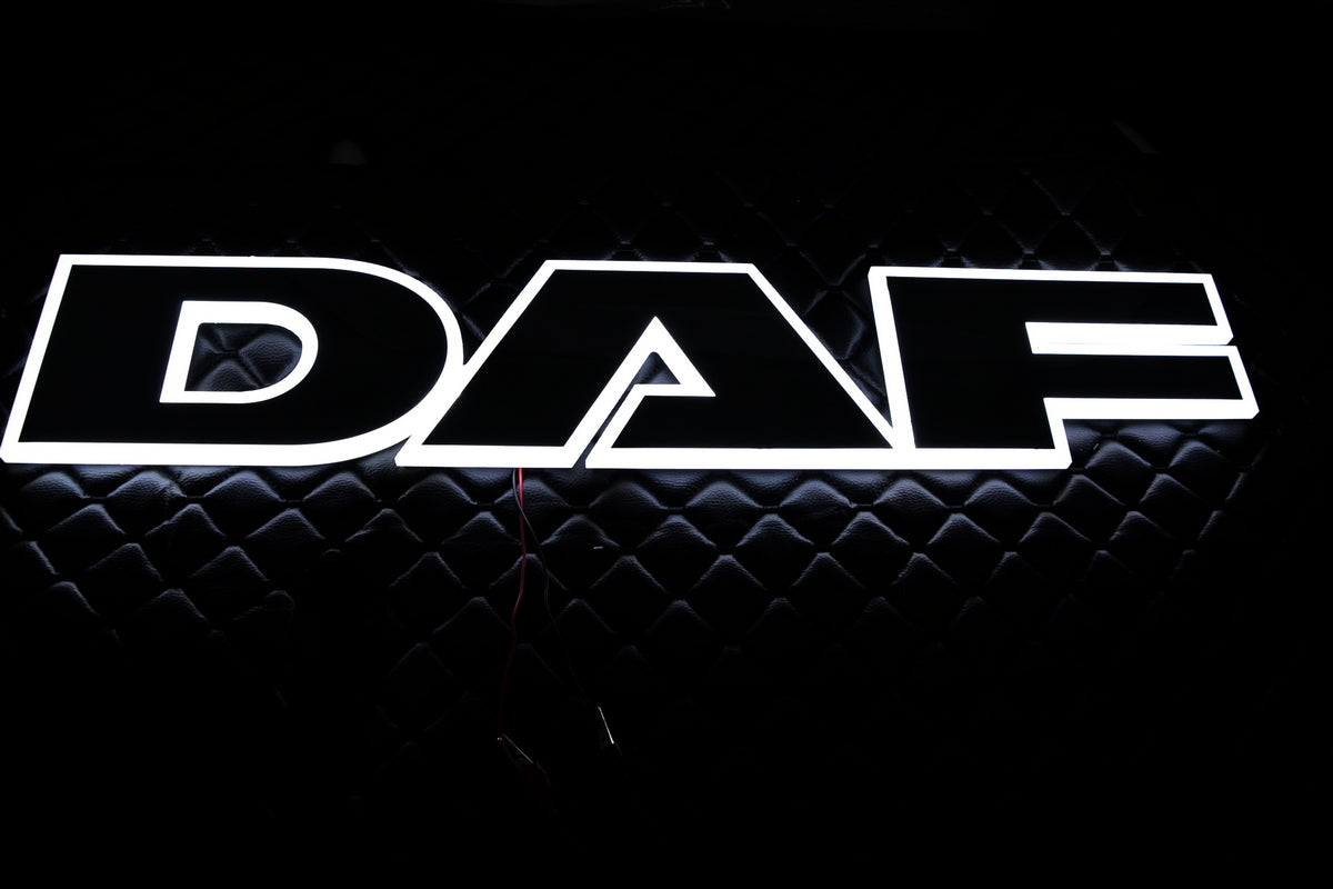 Illuminated Grille Sign Suitable for DAF Trucks – White Light, 24V, 68×13×2 cm