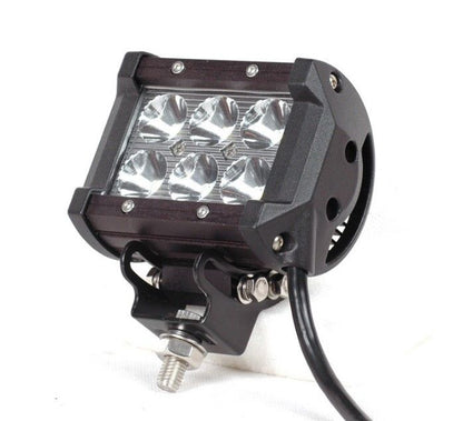 Petit projecteur de travail LED, 18 W, 12/24 V, 90 × 80 × 75 mm, fixation par le dessous